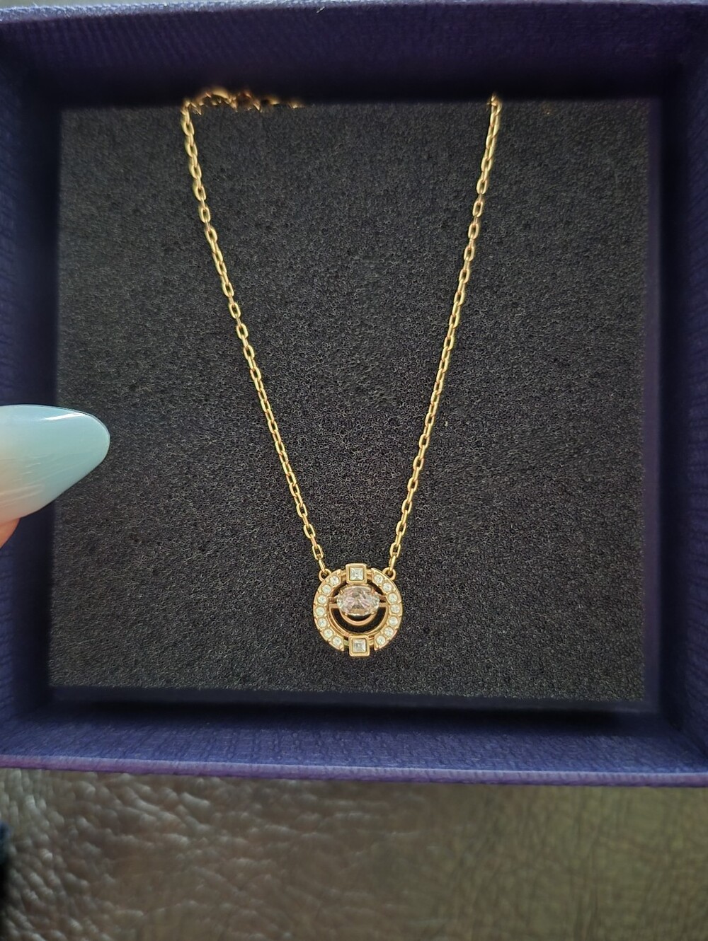 Una Swarovski Necklace - Rose Gold - Picture 14 of 16